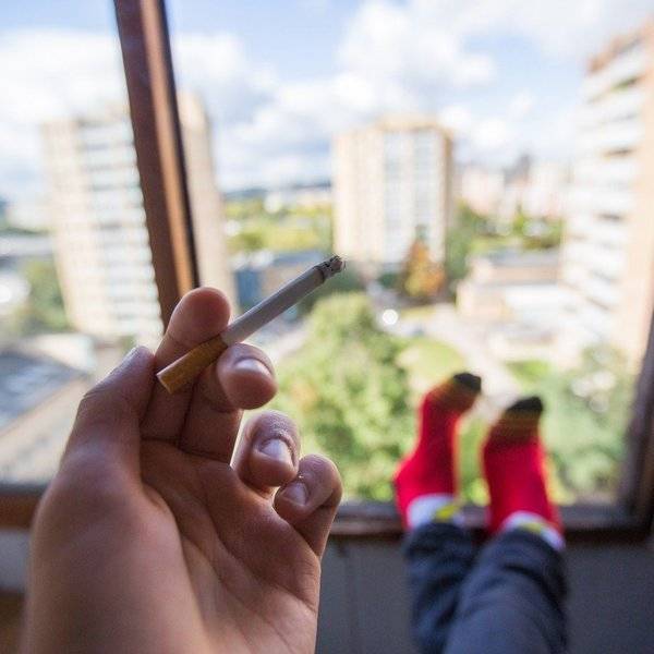 Можно ли курить на балконе своей квартиры?