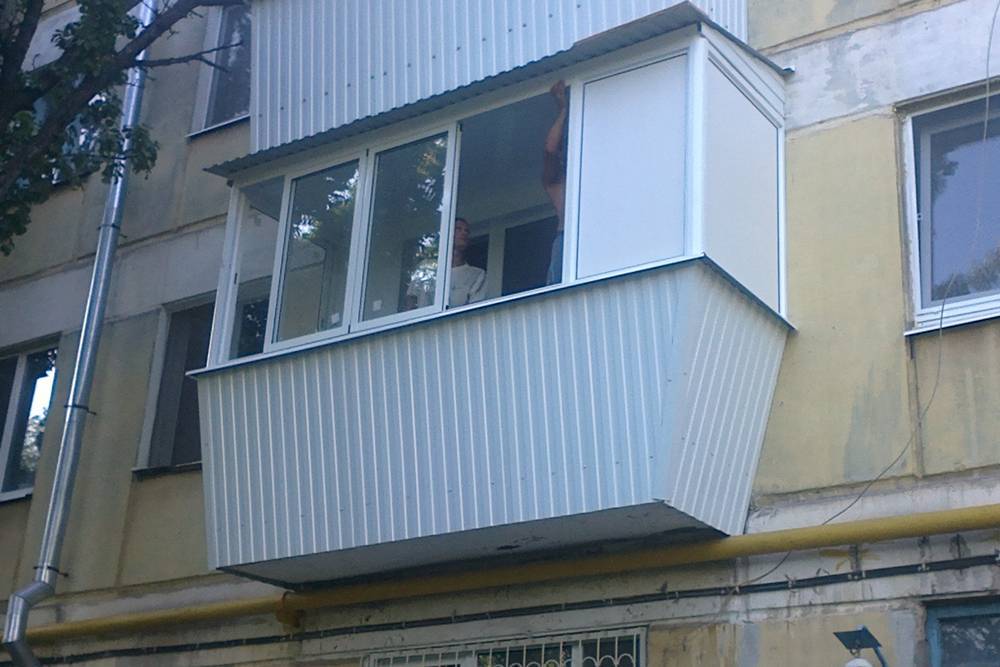 Остекление балконов в хрущевке: приводим балкон в порядок за 3 шага