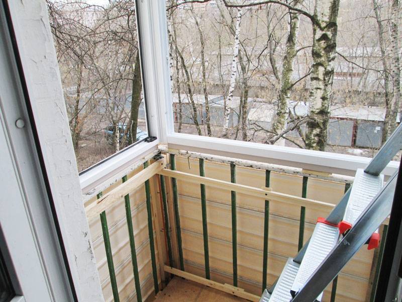 Как правильно выполнить остекление и утепление своего балкона?