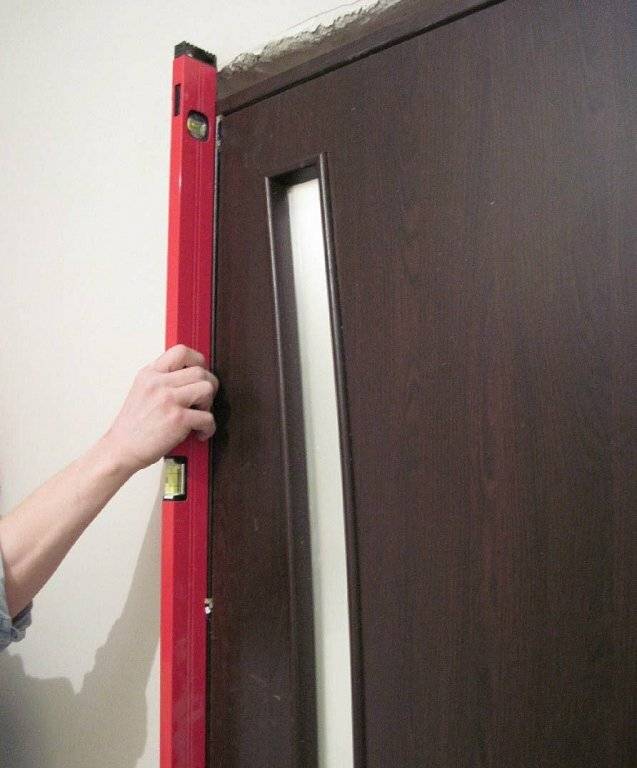 Когда нужно устанавливать двери при ремонте?