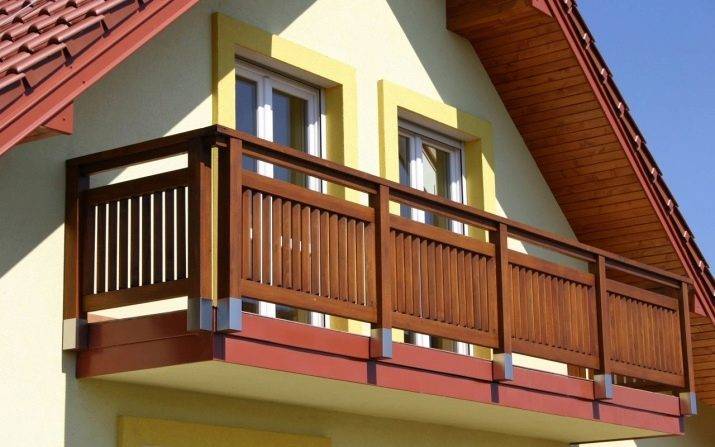 Балконные ограждения: виды конструкций, материалы, стили
