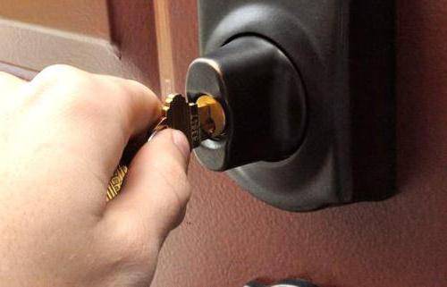 Не открывается машина с ключа: что делать и как открыть замок двери