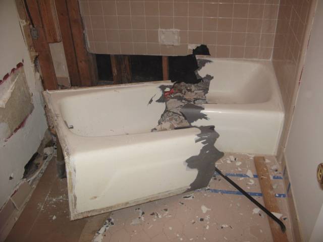 Демонтаж чугунной ванны: как разбить и расколоть кувалдой, распилить правильно болгаркой и сломать в домашних условиях, демонтировать старый сифон своими руками