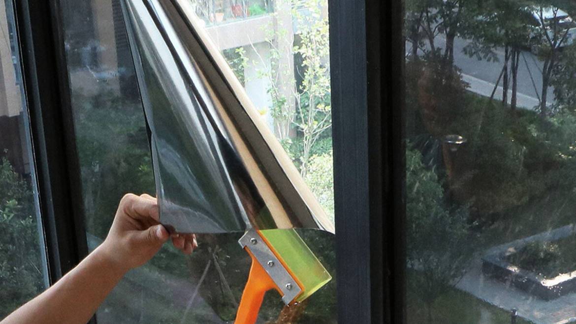 Как удалить пленку с пластиковых окон, в том числе солнцезащитную