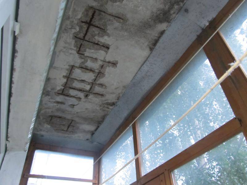 Как покрасить потолок на балконе? - строительный журнал