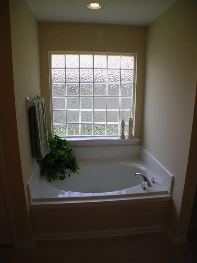Окно в ванной комнате - оформляем со вкусом! 90 фото примеров дизайна.