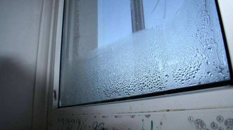 Почему запотевают пластиковые окна, запотевает пластиковое окно в квартире внутри стеклопакета — что делать,чем протирать окна пвх