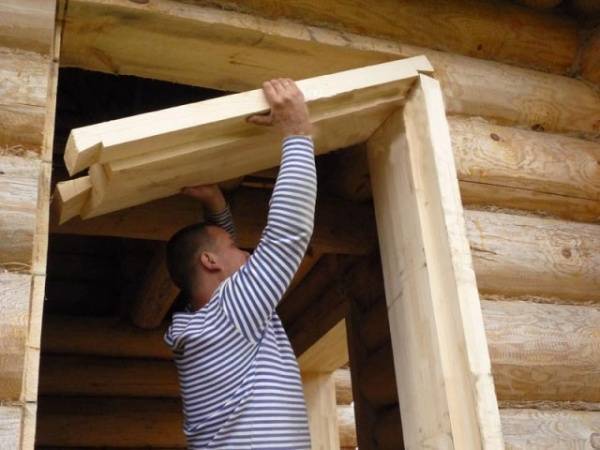 Утепление входных дверей в деревянном доме: основные моменты