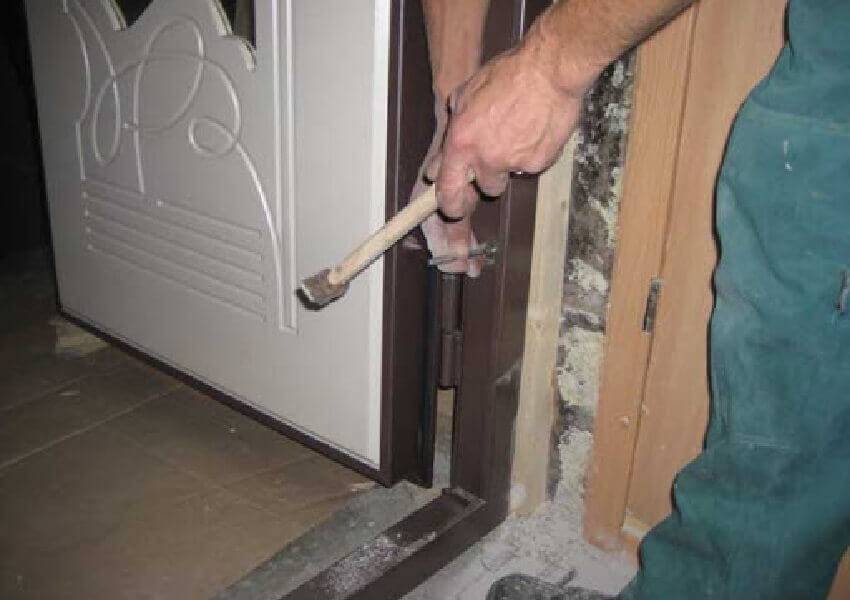 Когда можно ставить межкомнатные двери при ремонте