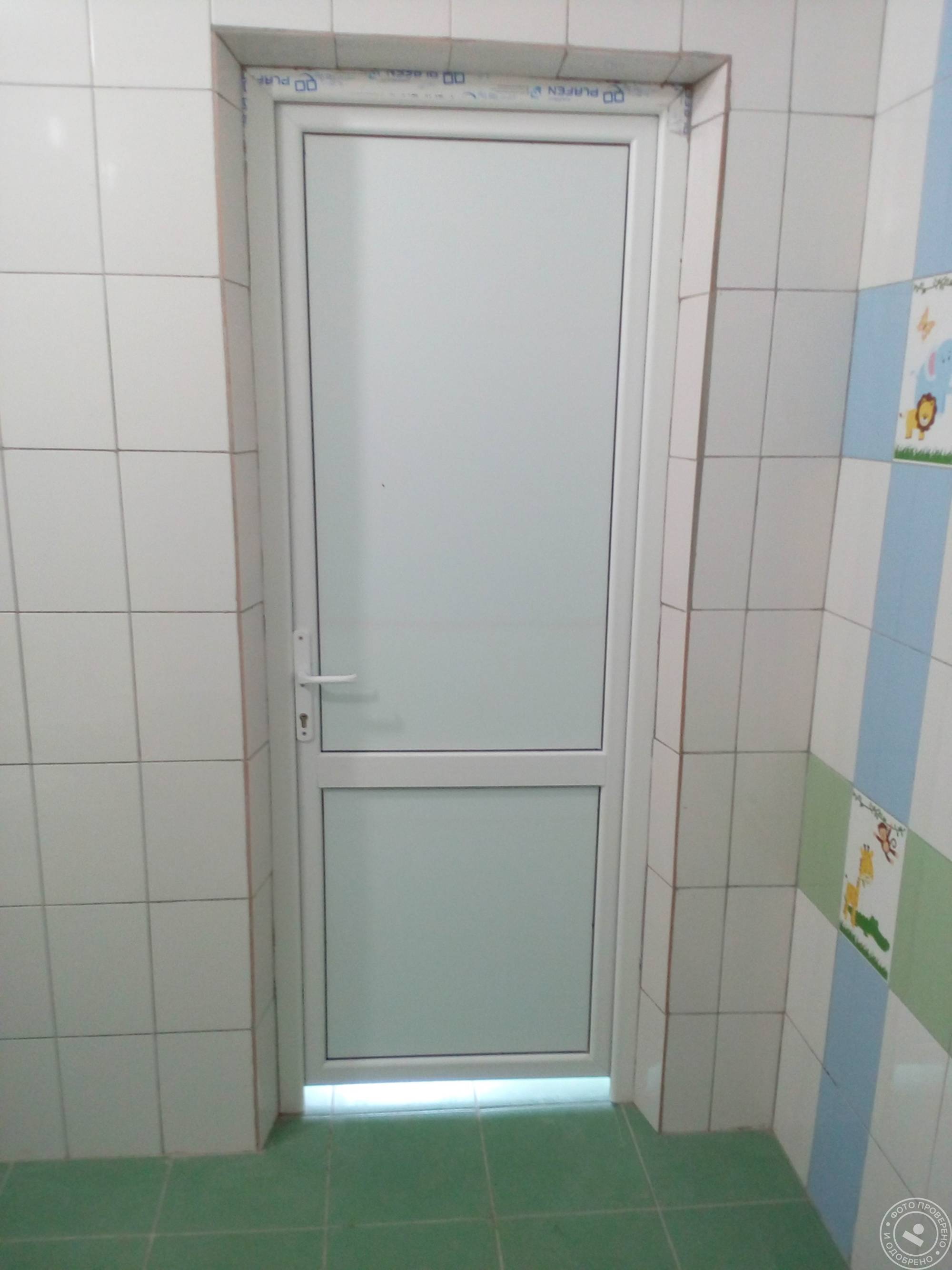Двери для ванной и туалета - как выбрать конструкцию
