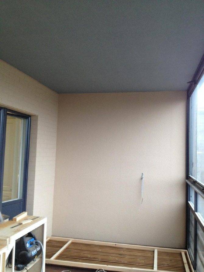 Как правильно покрасить бетонный потолок на балконе. покраска балкона своими руками: типы красок, подбор цвета, подготовка поверхности, процесс покраски. изоляция от влаги
