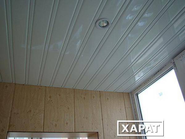 Кухонный потолок из пластиковых панелей