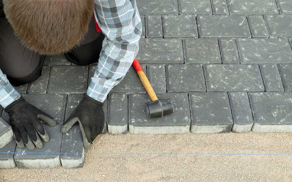 Технология укладки тротуарной плитки – пошаговая инструкция для новичков