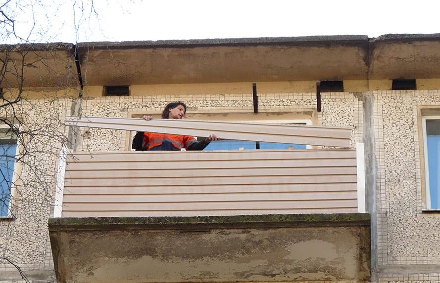 Как обшить балкон сайдингом снаружи своими руками