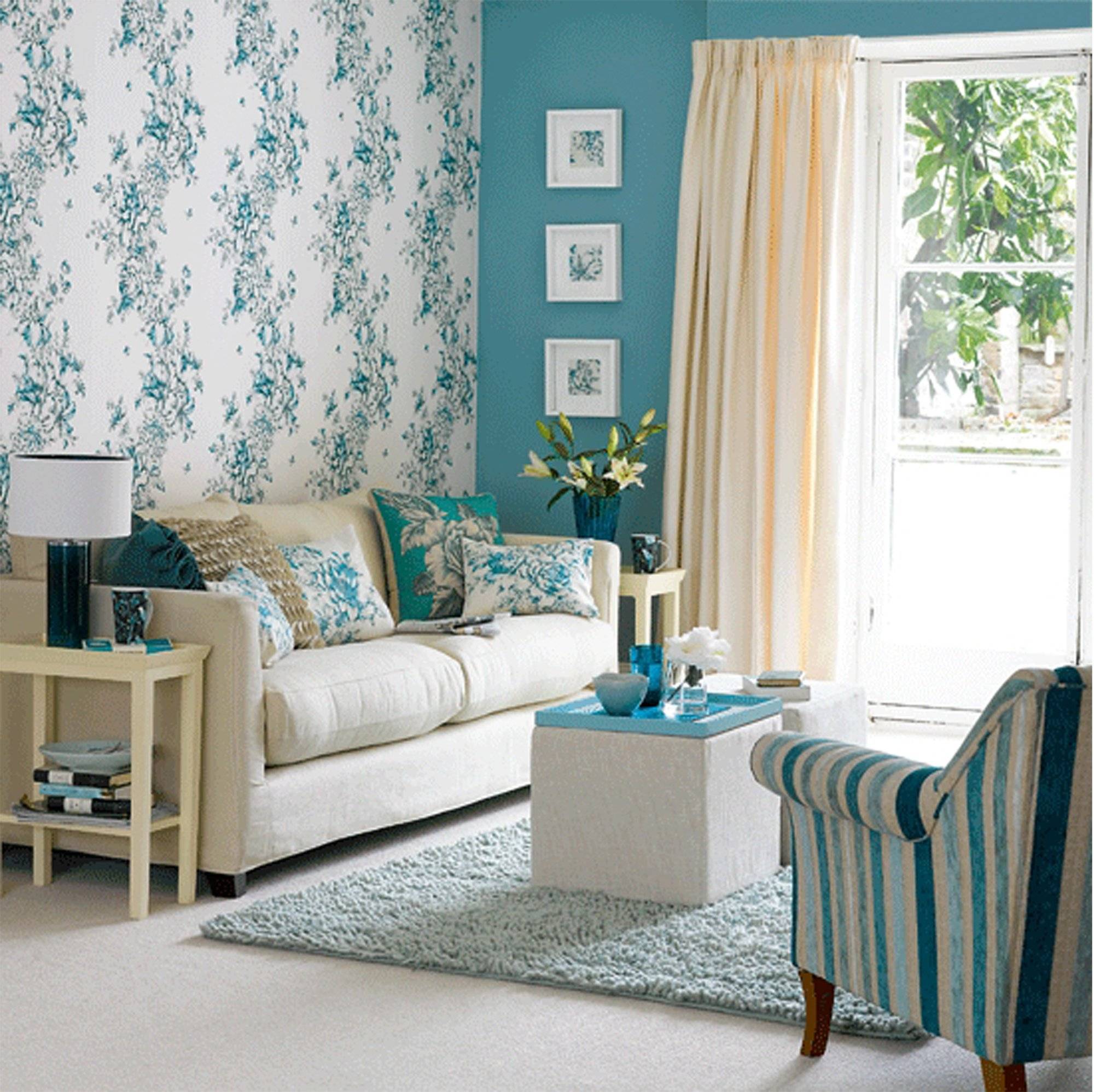 Голубая гостиная: выбираем обои на стены, шторы, диван в зал, 50 фото идей