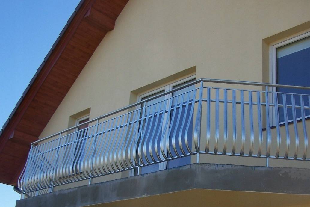Каким должно быть ограждение балкона? материалы для балконного ограждения