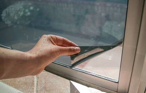 Как удалить солнцезащитную пленку с пластиковых окон