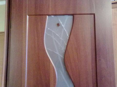 Чем заменить разбитое стекло в двери - дизайн мастер fixmaster74.ru
