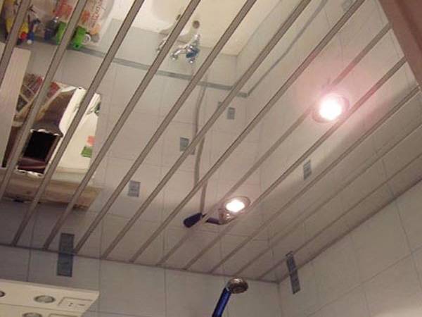 Зеркальный потолок в интерьере - идеи дизайна натяжных и подвесных конструкций