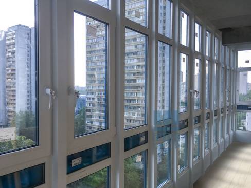 Легкое остекление балконов и лоджий - безрамное, распашное, алюминиевое