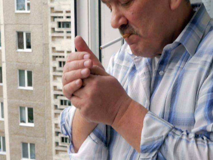 Можно ли курить на своем балконе и как бороться с соседями-курильщиками по закону