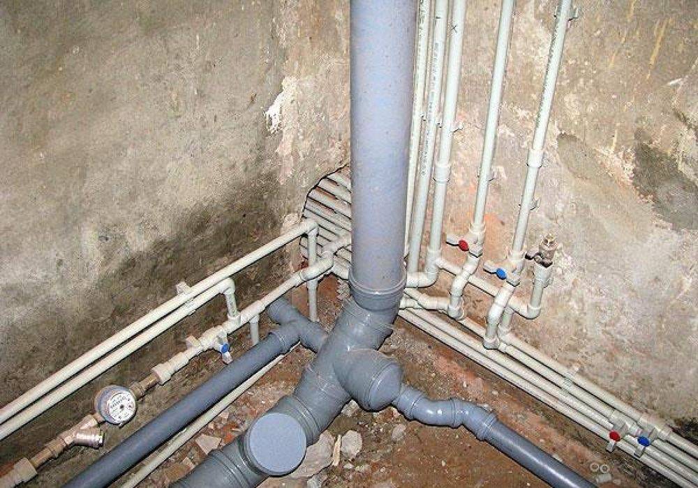Разводка труб в ванной комнате: схемы монтажа водопровода и канализации из полипропилена и металлопластика, видео