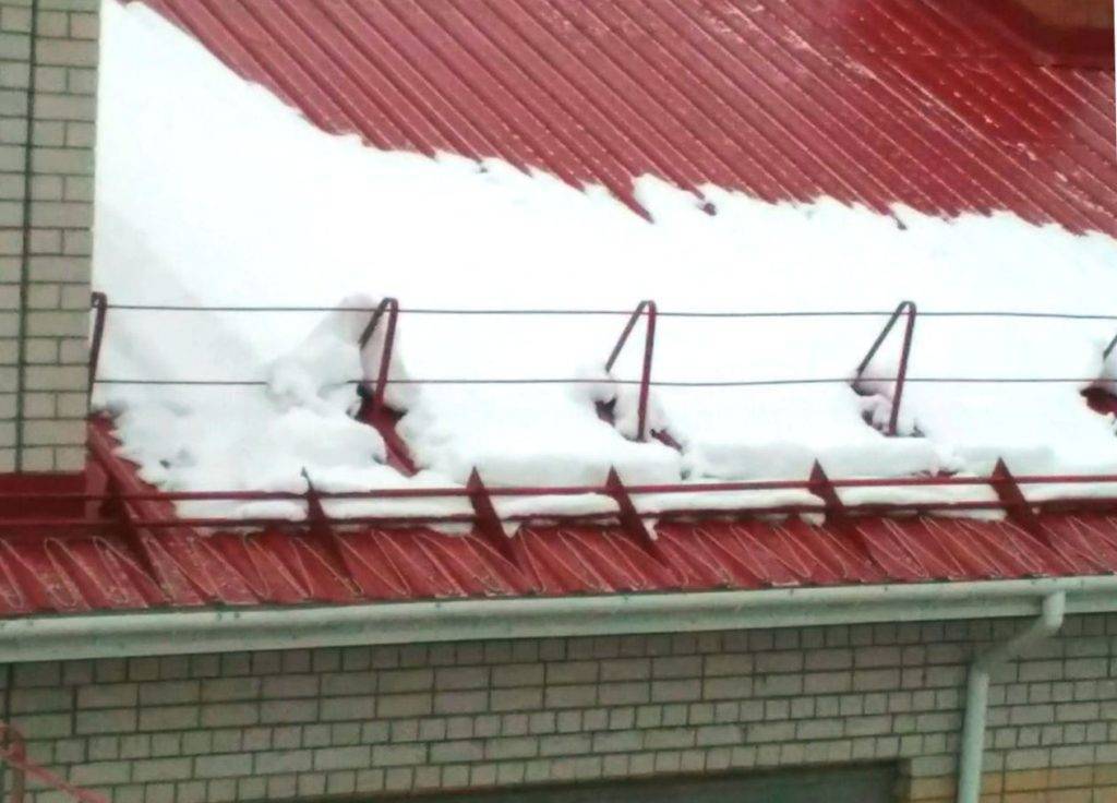 Отлив для балкона: установка верхнего и нижнего водоотлива своими руками
