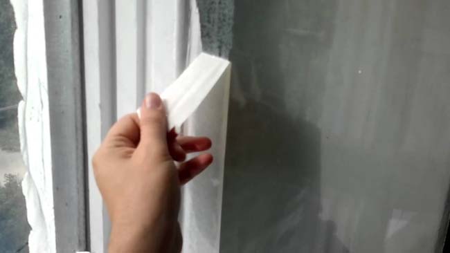 Чем отмыть клей от скотча с пластика, окна