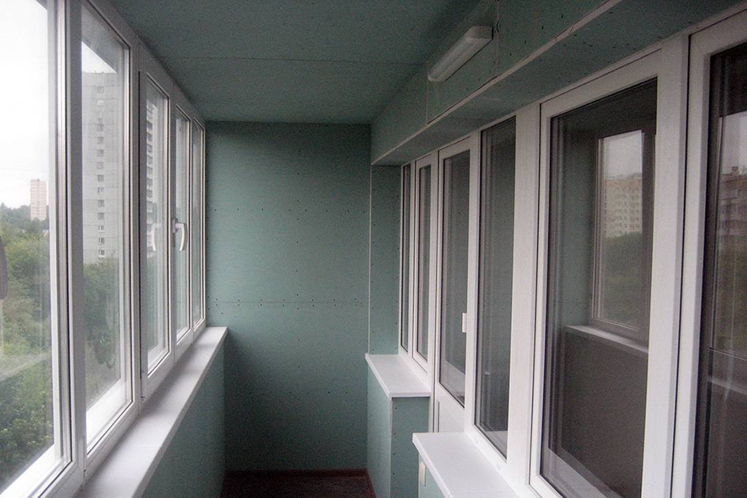 Отделка (обшивка) балкона или лоджии гипсокартоном: плюсы и минусы