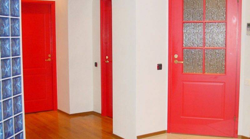 Как покрасить ???? межкомнатные двери – деревянные, из дсп, покрытые лаком или пленкой – своими руками?