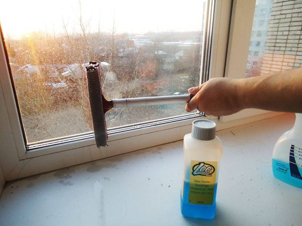 Как и чем отмыть стекла на окнах от раствора цемента?