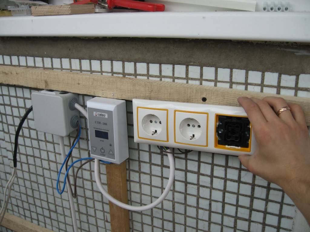 Как провести электричество на балкон: секреты установки и подключения розетки