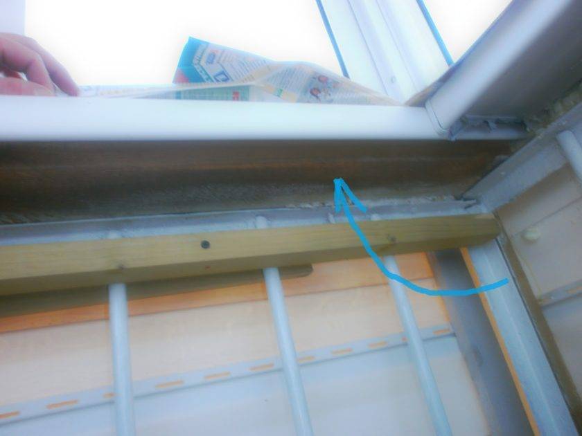 Как закрепить пластиковый подоконник на балконе