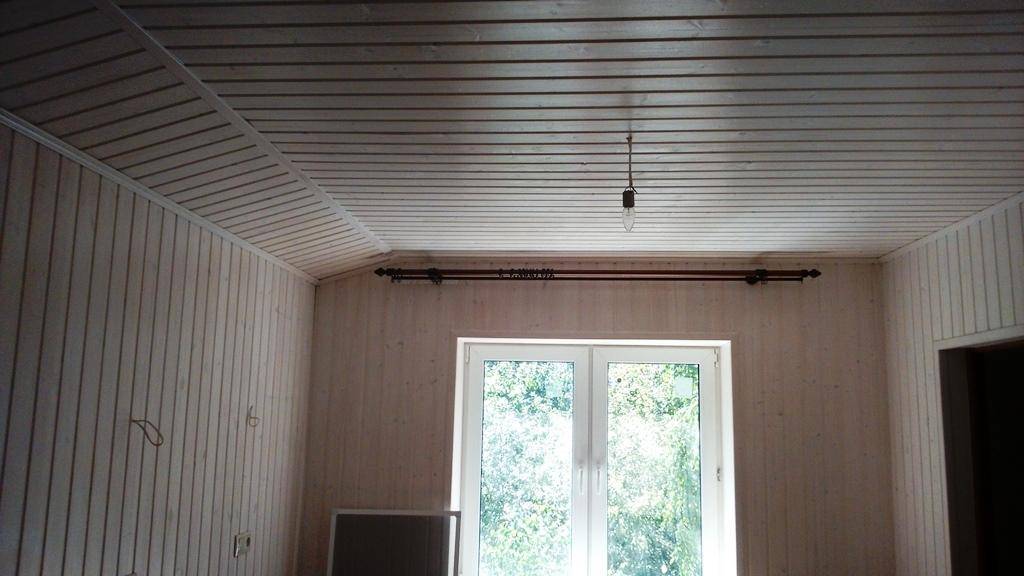 Как крепить вагонку к потолку: видео, как правильно прибивать материал на потолок