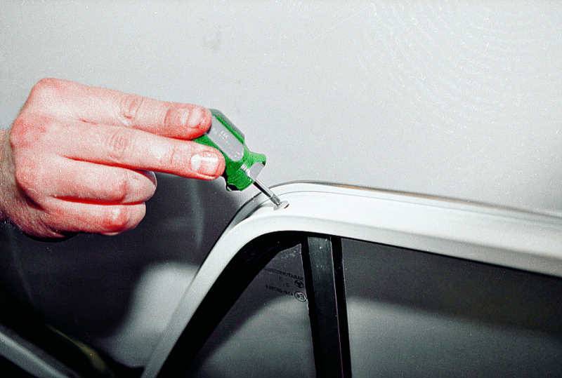 Как выбрать клей для уплотнительной резинки на двери автомобиля