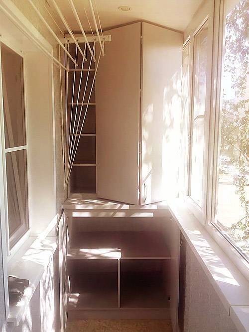 Шкаф на балкон - лучшие идеи под заказ и своими руками (96 фото)