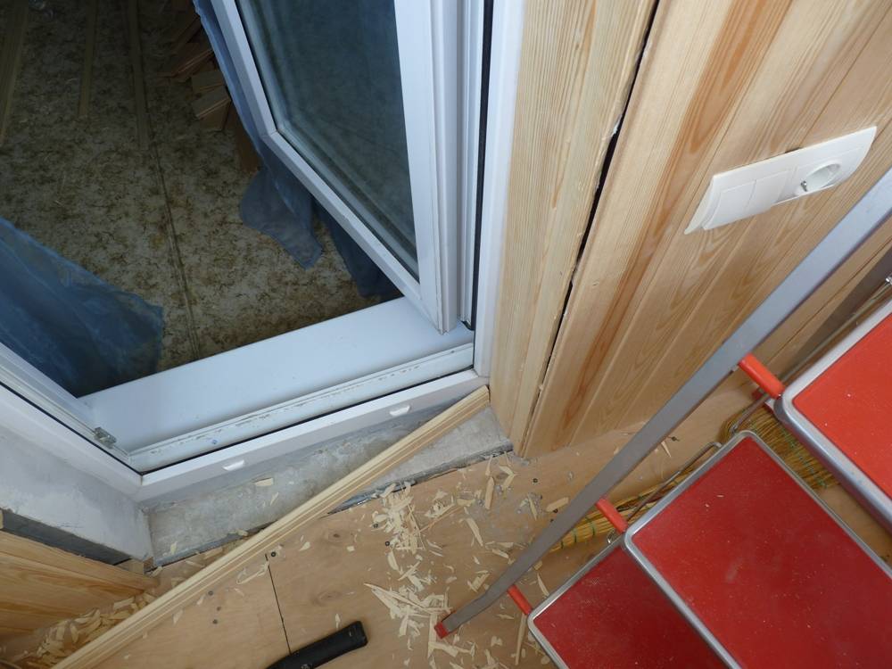 Как утеплить пластиковую или деревянную балконную дверь своими руками — пошаговая инструкция