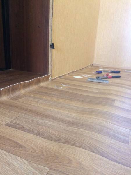 Как класть линолеум на балконе?