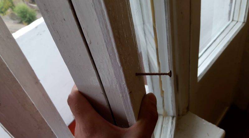 Как утеплить деревянные окна на зиму своими руками в квартире изнутри и снаружи - чем лучше +видео