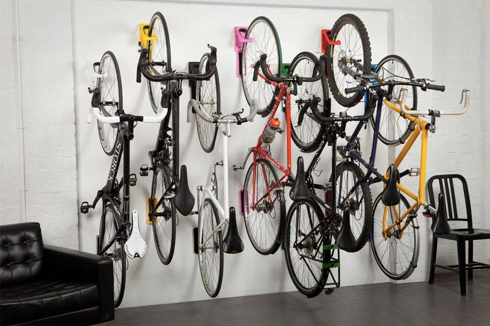 Хранение велосипеда зимой: можно ли хранить на балконе, в гараже и кладовке
