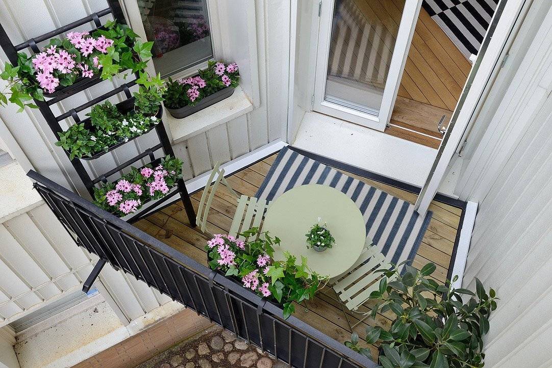 Открытый балкон – простые и эффективные советы по обустройству и декоративному оформлению