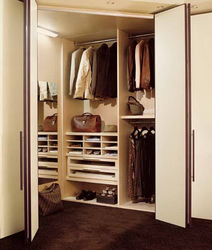 Какая дверь лучше для гардеробной комнаты, обзор моделей