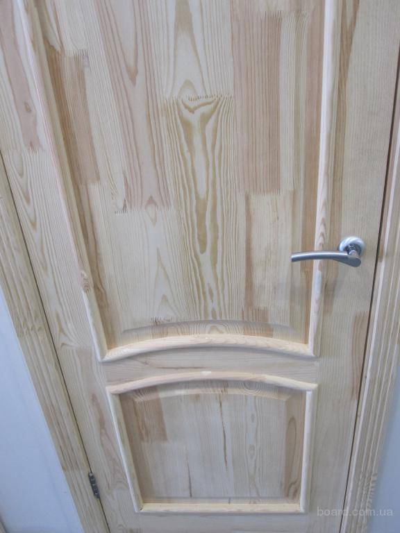 Как и чем красиво покрасить новую деревянную дверь и правила выполнения