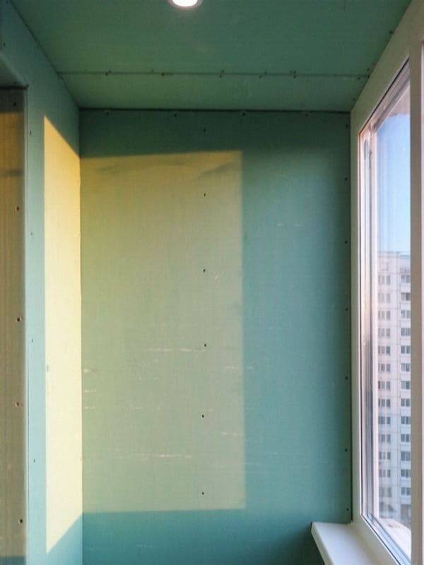 Чем отделать стены на балконе? | советы специалистов