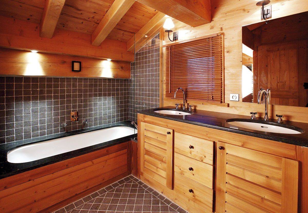 Ванная комната в деревянном доме (42 фото): популярные способы отделки