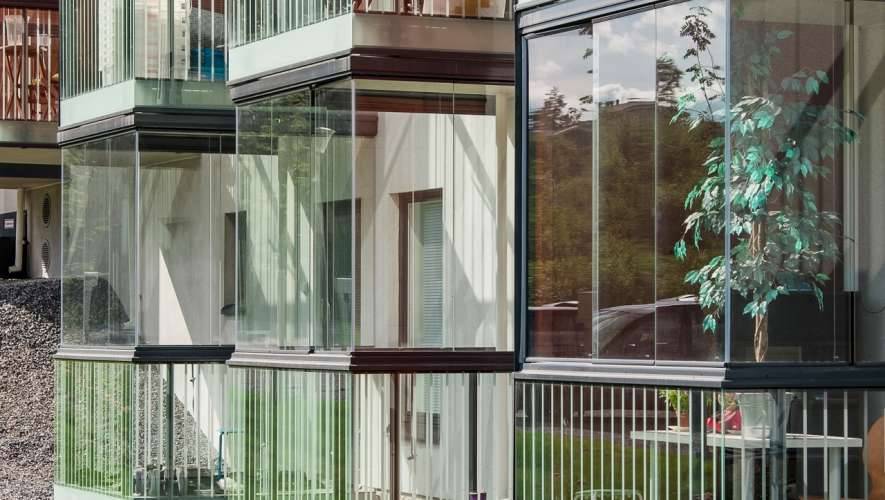Безрамное остекление балконов: эксплуатационные характеристики, плюсы и минусы конструкции - building online