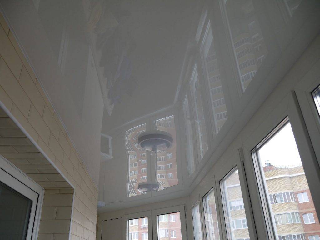 Натяжной потолок на балконе на морозе: 3 варианта крепления | дневники ремонта obustroeno.club
