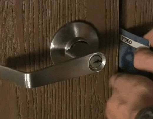 Как можно открыть межкомнатную дверь без ключа