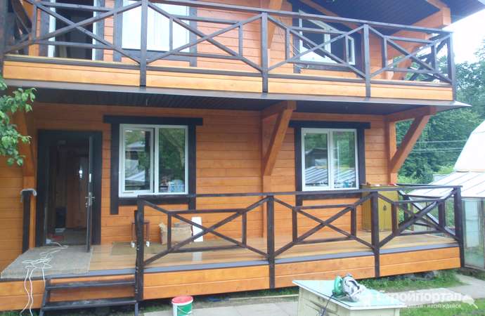 Балкон в деревянном доме – лучшие фасады частных домов