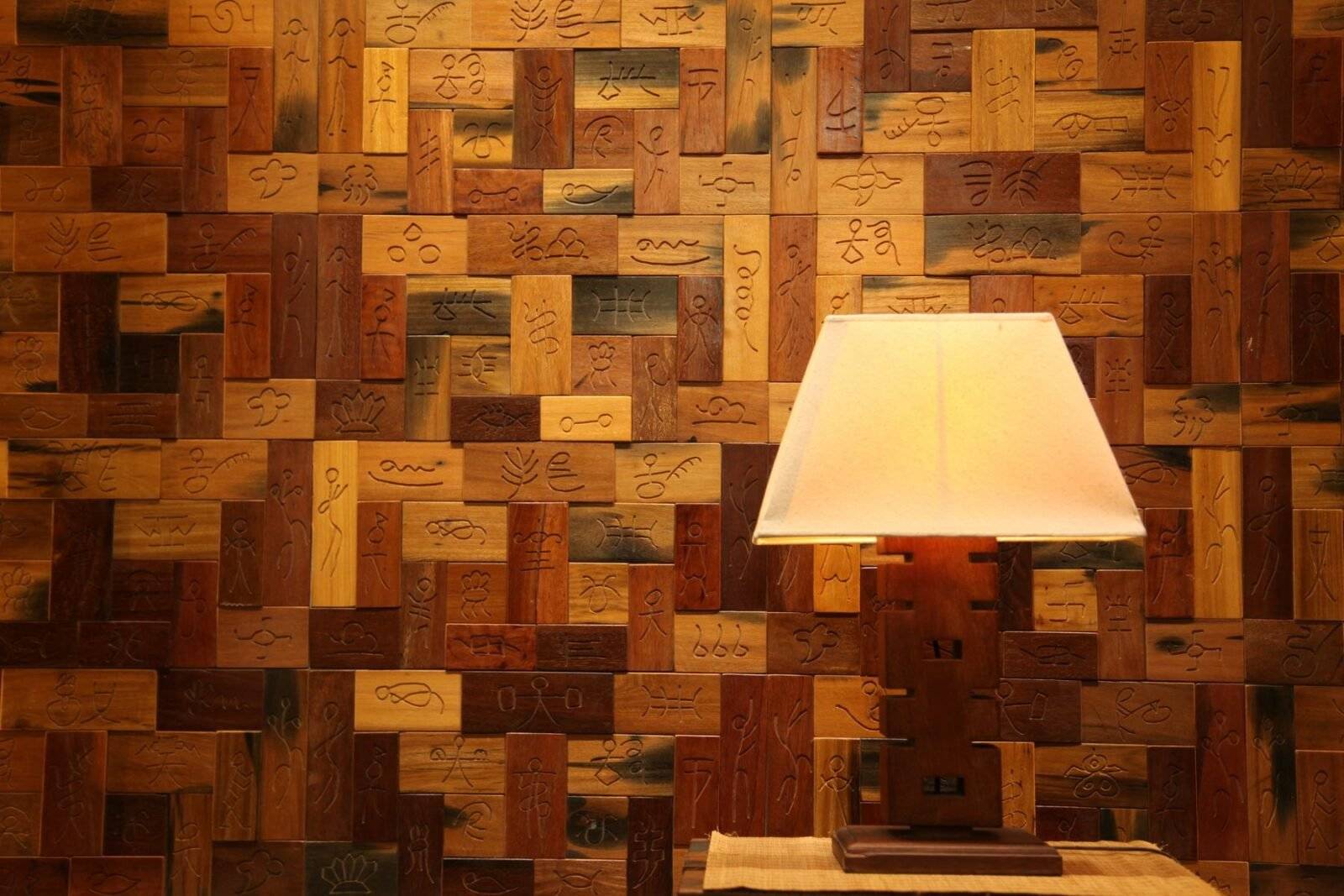 Деревянная мозаика для стен: 4 популярных вида и особенности укладки